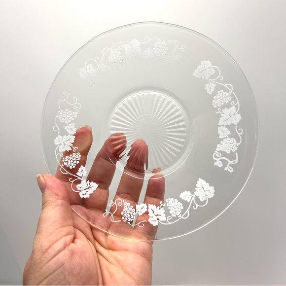Anchor Hocking Clear Glass White Grape Vine Leaf Saucer Vtg Plates Set 7 - Picture 3 of 6